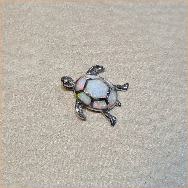 Pendentif tortue en argent 925 et opaline blanche de taille moyenne POT40