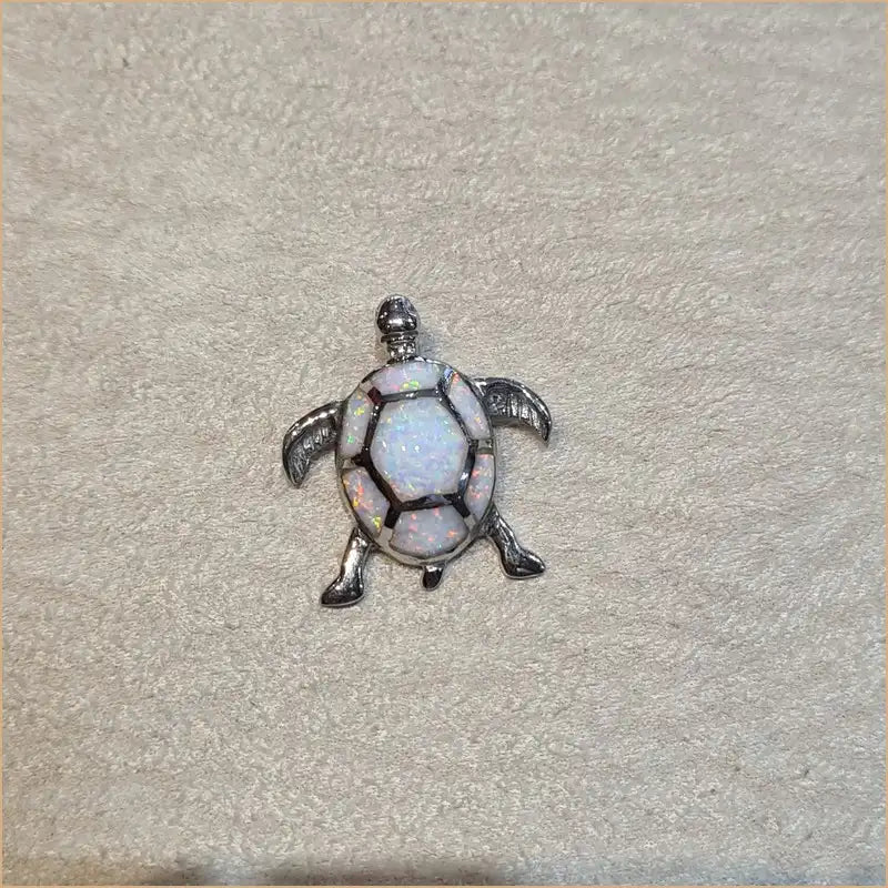 Pendentif tortue en argent 925 et opaline blanche vue du dessus POT40