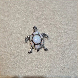 Pendentif tortue en argent 925 et opaline blanche vue du dessus POT40