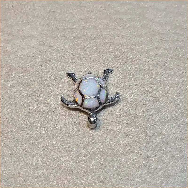 Pendentif tortue en argent 925 rhodié et opaline blanche POT40