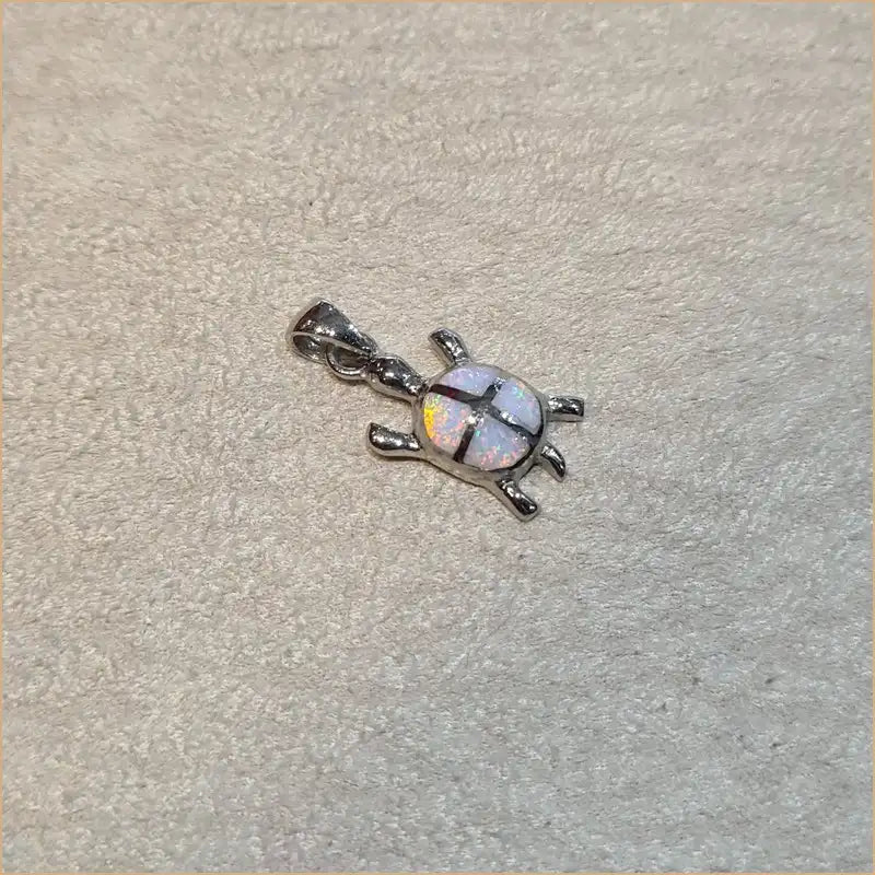 Pendentif tortue opaline blanche "POT42.W"