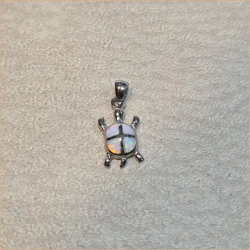 Pendentif tortue opaline blanche "POT42.W"