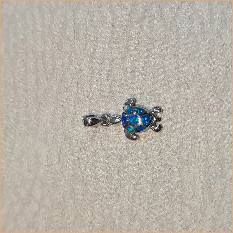 Pendentif tortue opaline bleue "POT44.B"