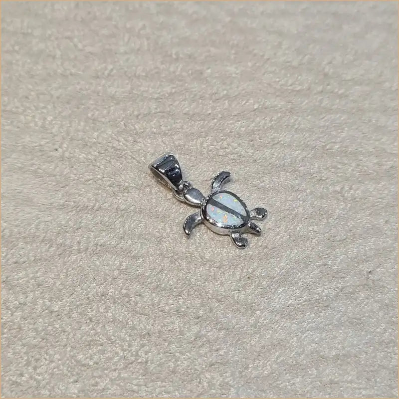 Pendentif tortue opaline blanche "POT49.W"