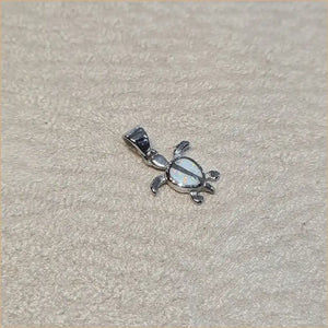 Pendentif tortue opaline blanche "POT49.W"