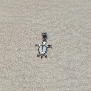 Pendentif tortue opaline blanche "POT49.W"