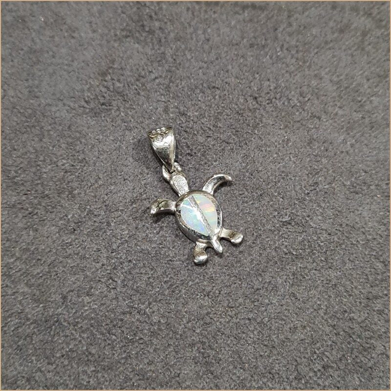 Pendentif tortue opaline blanche "POT50.W"