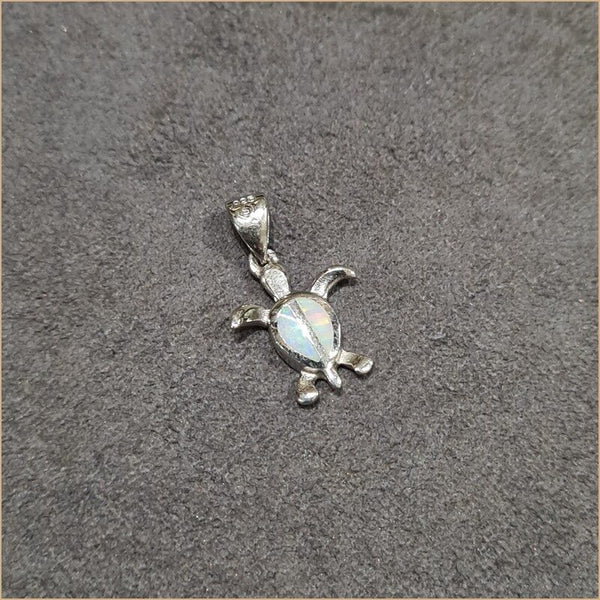 Pendentif tortue opaline blanche "POT50.W"