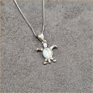 Pendentif tortue opaline blanche "POT50.W"