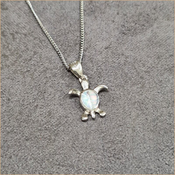 Pendentif tortue opaline blanche "POT50.W"