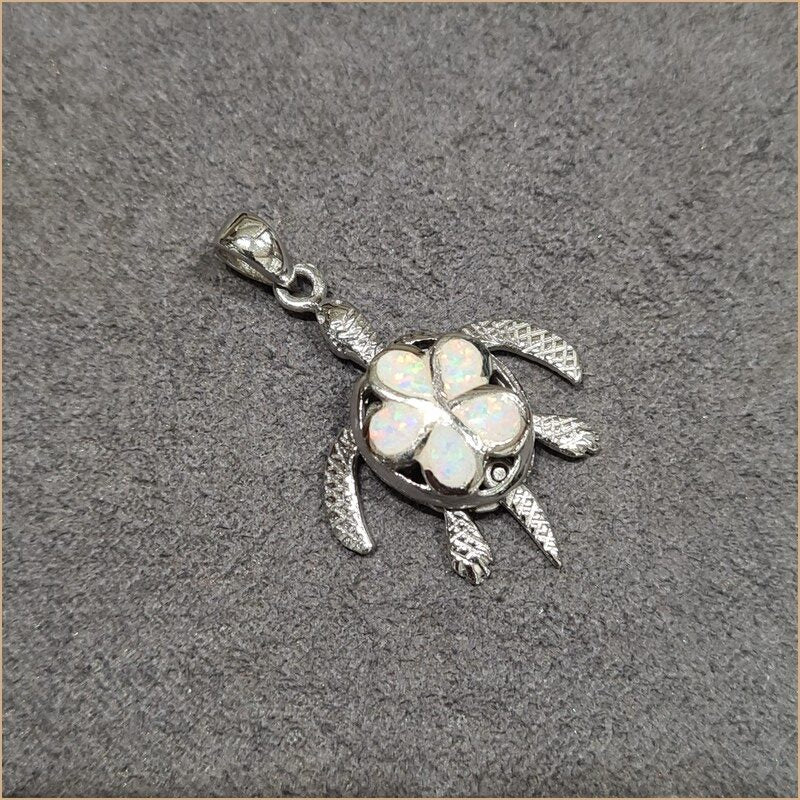 Pendentif tortue opaline blanche "POT52.W"