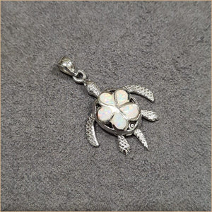 Pendentif tortue opaline blanche "POT52.W"