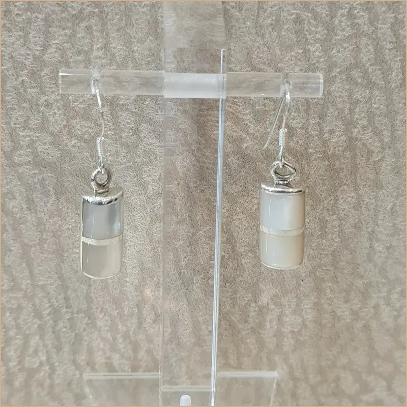 Boucles d'oreilles pendantes cylindriques en nacre blanche "EN1097.W"