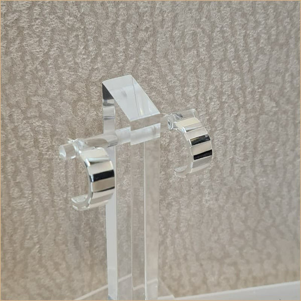 Boucles d’oreilles demi créoles en nacre blanche “EN1126.W”