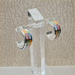 Boucles d’oreilles demi créoles en nacre multicolore “EN1129.M”