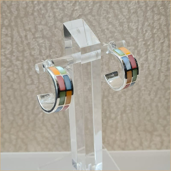 Boucles d’oreilles demi créoles en nacre multicolore “EN1129.M”