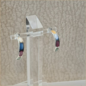 Boucles d’oreilles demi créoles en nacre multicolore “EN1131.M”