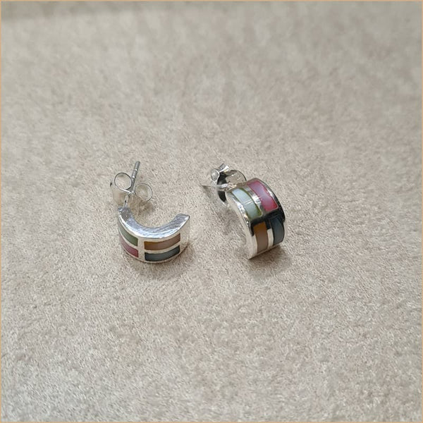 Boucles d’oreilles demi créoles en nacre multicolore “EN1132.M”