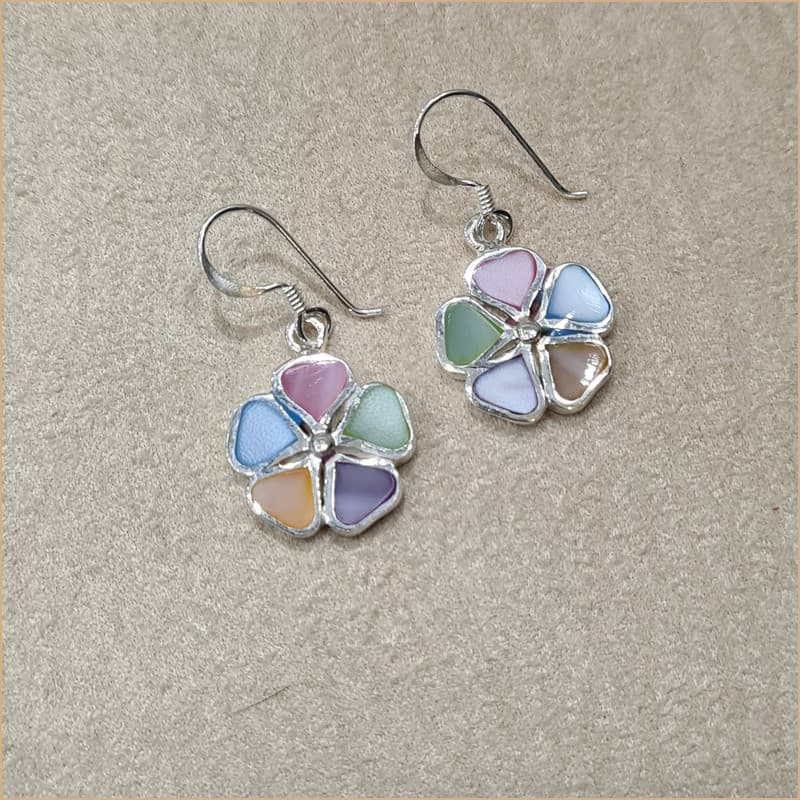 Boucles d’oreilles fleurs en nacre multicolore “EN1133.M”