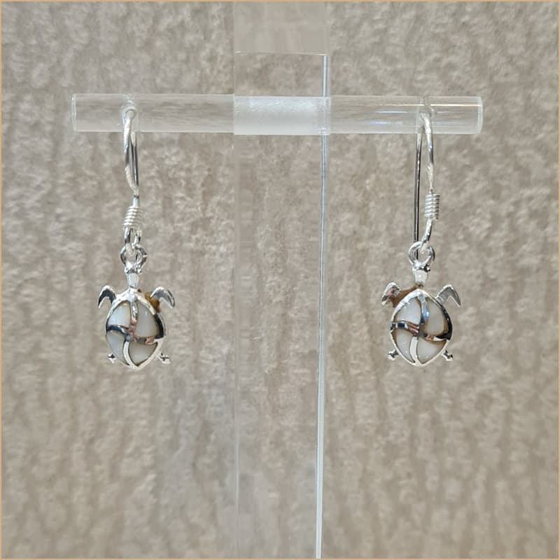 Boucles d’oreilles tortue en nacre blanche “EN1135.W”