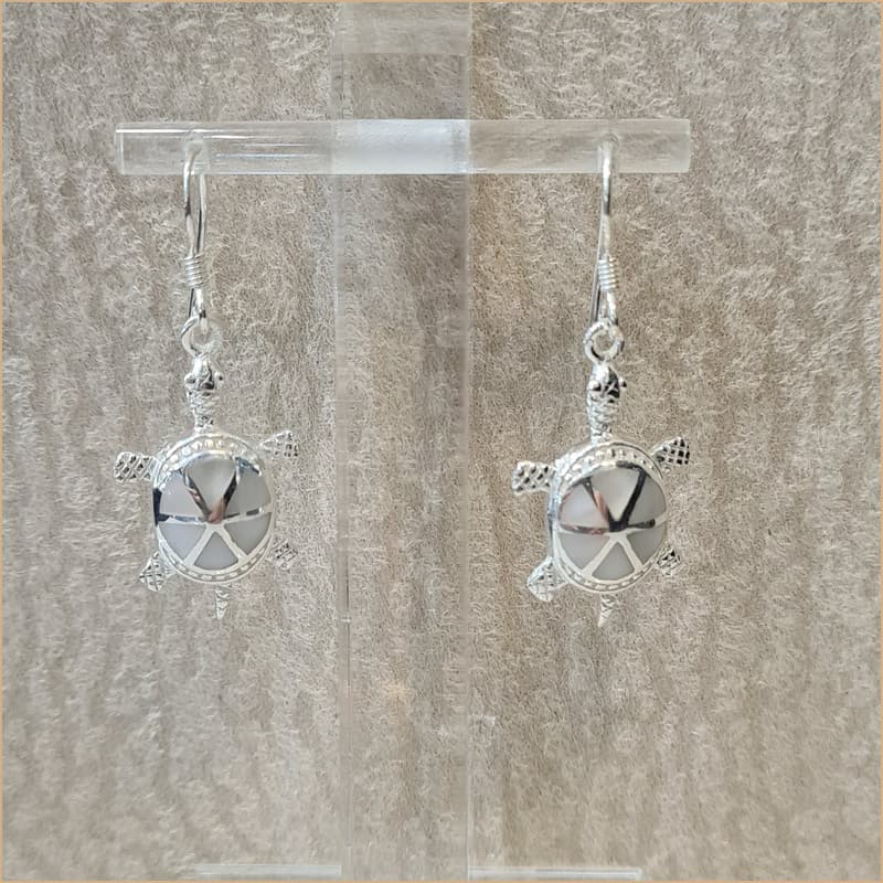Boucles d’oreilles tortue en nacre blanche “EN1136.W”