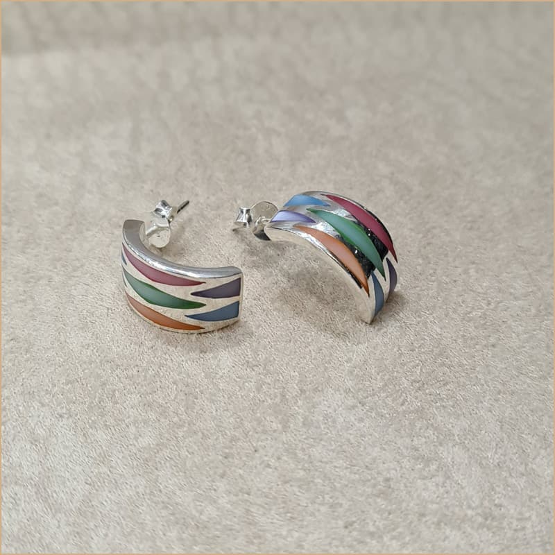 Boucles d’oreilles demi créoles en nacre multicolore “EN1137.M”