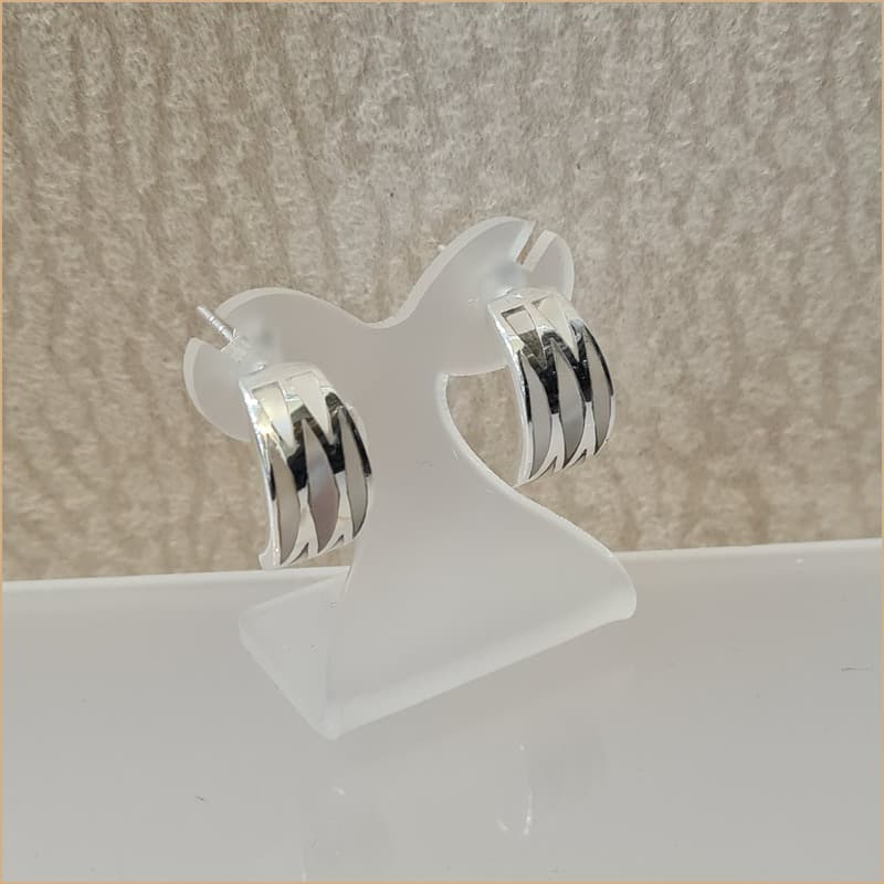 Boucles d’oreilles demi créoles en nacre blanche “EN1137.W”