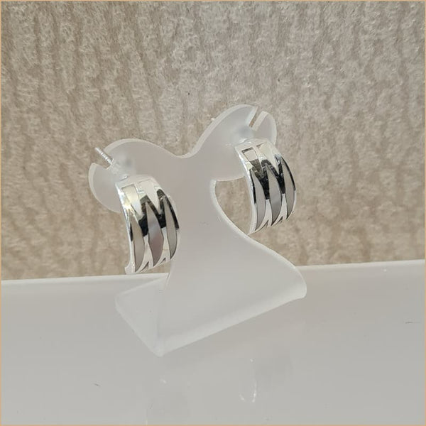 Boucles d’oreilles demi créoles en nacre blanche “EN1137.W”