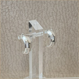 Boucles d’oreilles demi créoles en nacre blanche “EN1138.W”