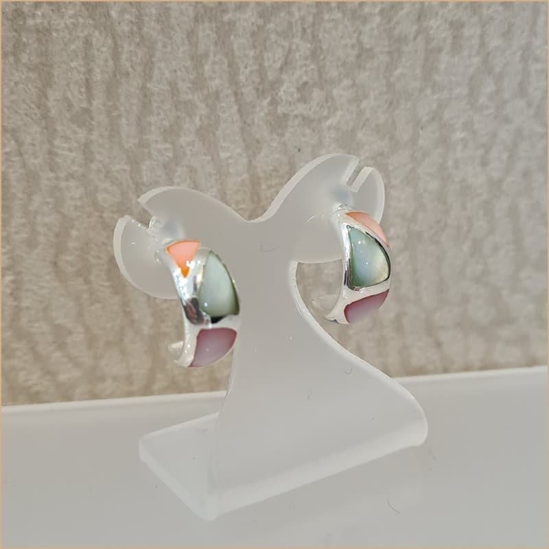 Boucles d’oreilles demi créoles en nacre multicolore “EN1139.M”