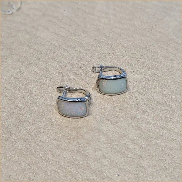 Boucles d'oreilles opaline blanche "EO113.W"