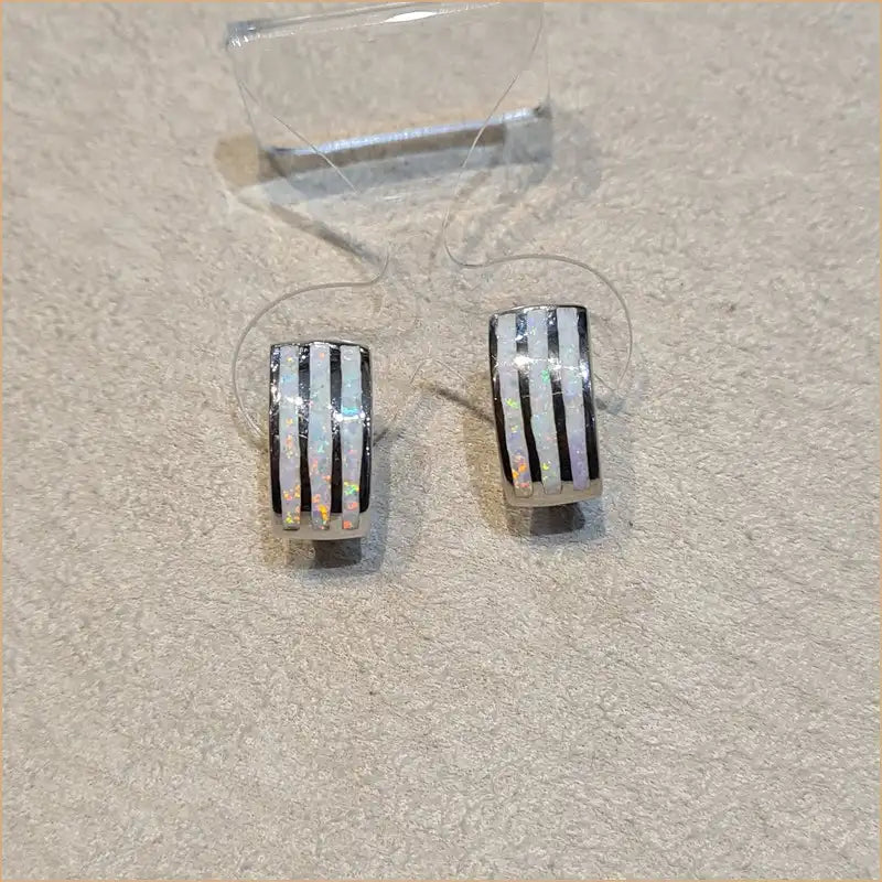 Boucles d'oreilles opaline blanche "EO116.W"