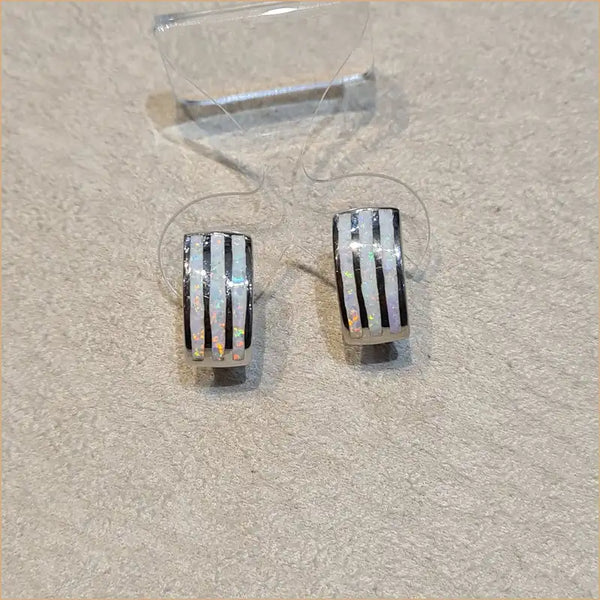 Boucles d'oreilles opaline blanche "EO116.W"