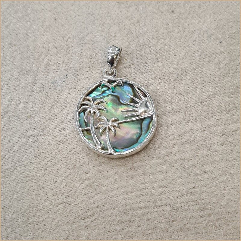 Pendentif recto verso gravé de palmiers en abalone “PN1079.A”