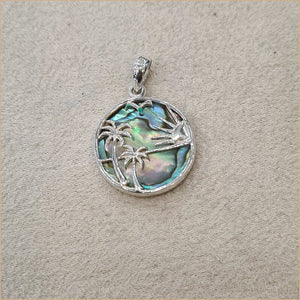 Pendentif recto verso gravé de palmiers en abalone “PN1079.A”