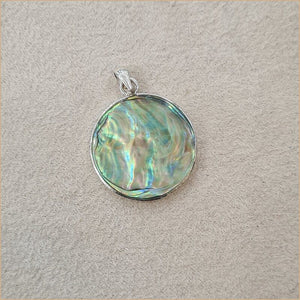 Pendentif recto verso abalone gravé d’un arbre de vie “PN1080.A”