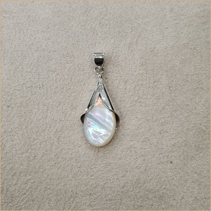 Pendentif en goutte en nacre blanche “PN1082.W”