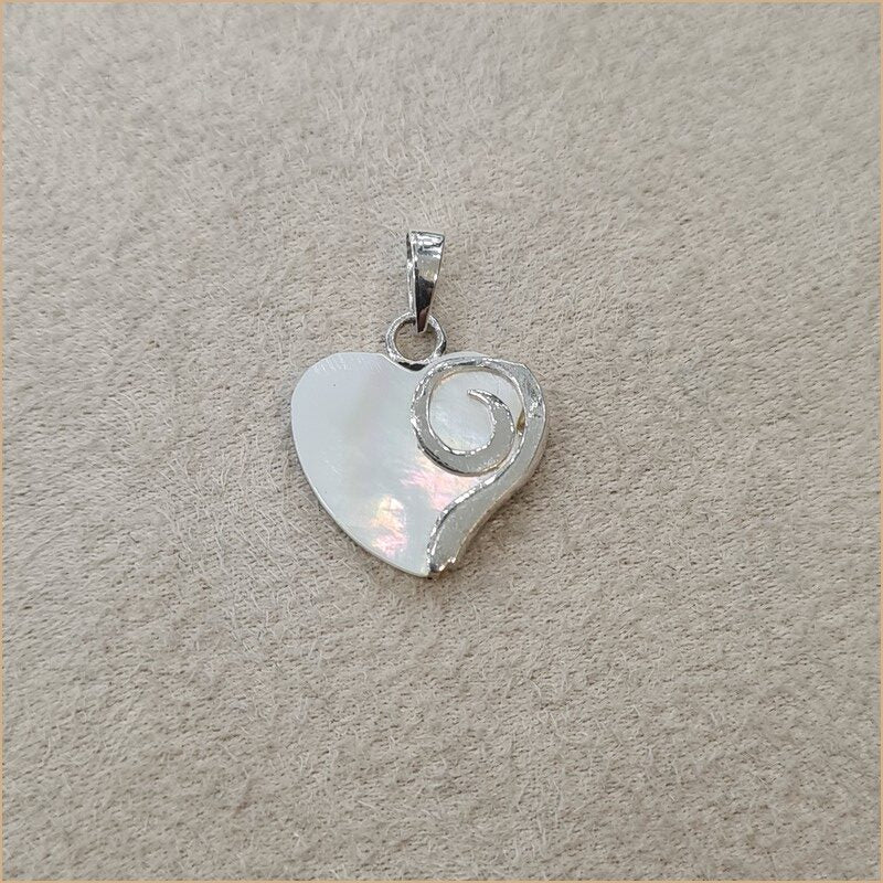 Pendentif en coeur en nacre blanche "PN1098.W"