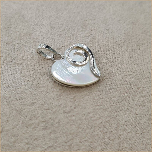 Pendentif en coeur en nacre blanche "PN1098.W"