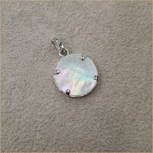 Pendentif en spirale en nacre blanche "PN1099.W"