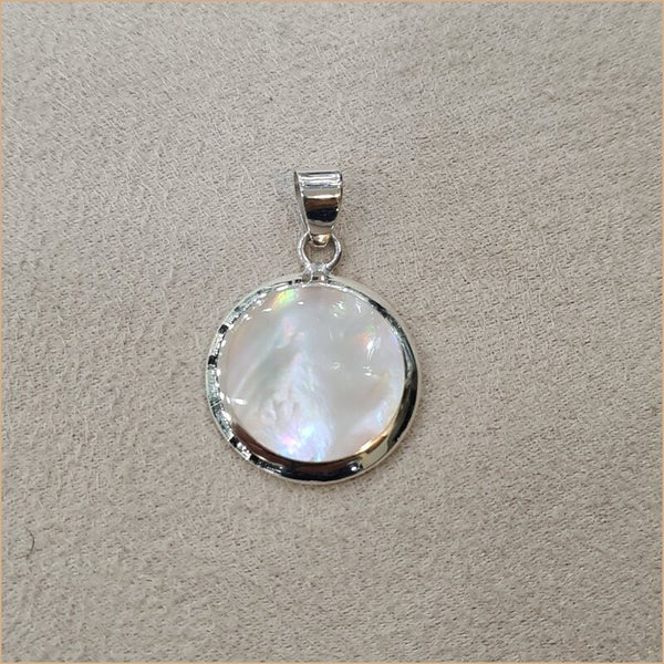 Pendentif rond en nacre blanche "PN1100.W"
