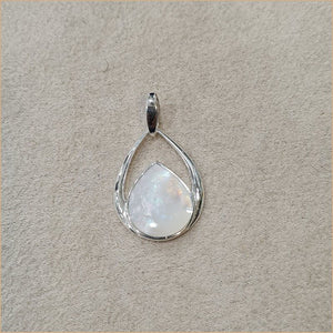 Pendentif en nacre blanche "PN1114.W"