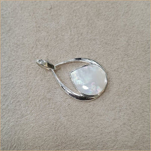 Pendentif en nacre blanche "PN1114.W"