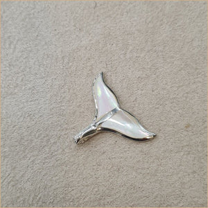 Pendentif queue de baleine en nacre blanche "PN1121.W"