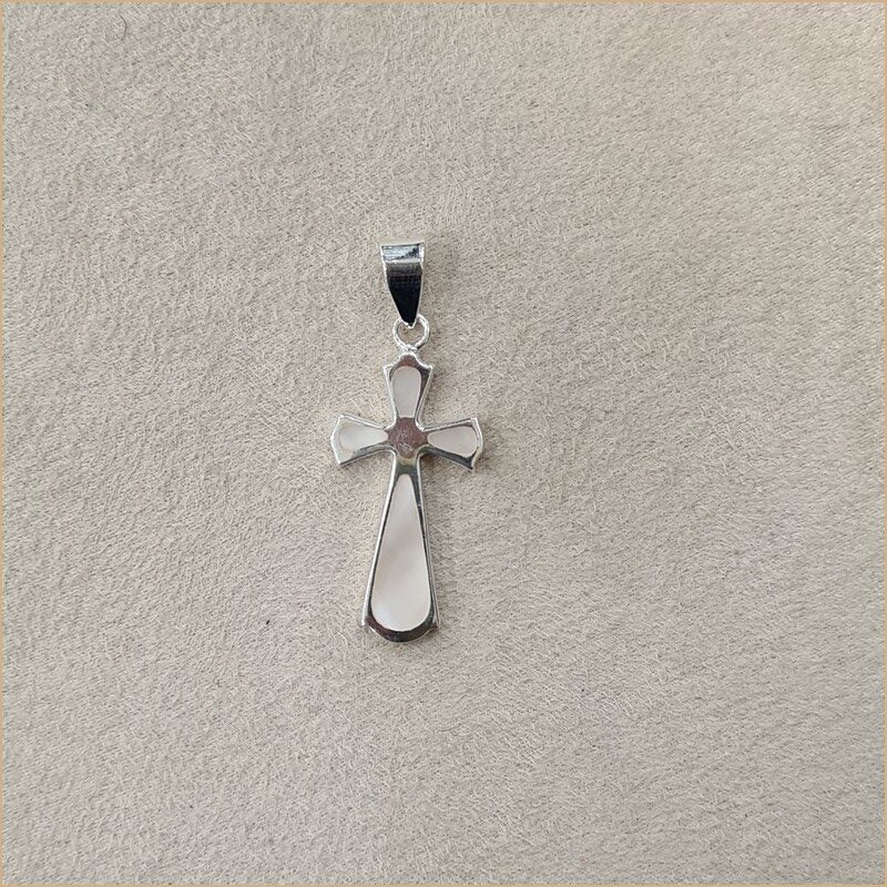 Pendentif croix en nacre blanche “PN1123.W”