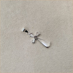 Pendentif croix en nacre blanche “PN1123.W”