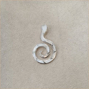 Pendentif spirale en nacre blanche “PN1126.W”