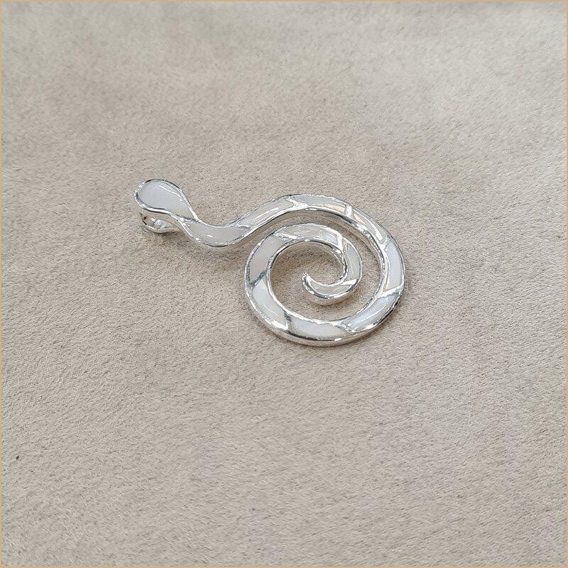 Pendentif spirale en nacre blanche “PN1126.W”