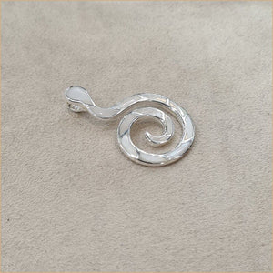 Pendentif spirale en nacre blanche “PN1126.W”