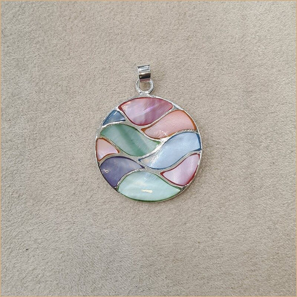 Pendentif rond incurvé mosaïque de nacre multicolore "PN1130.M"